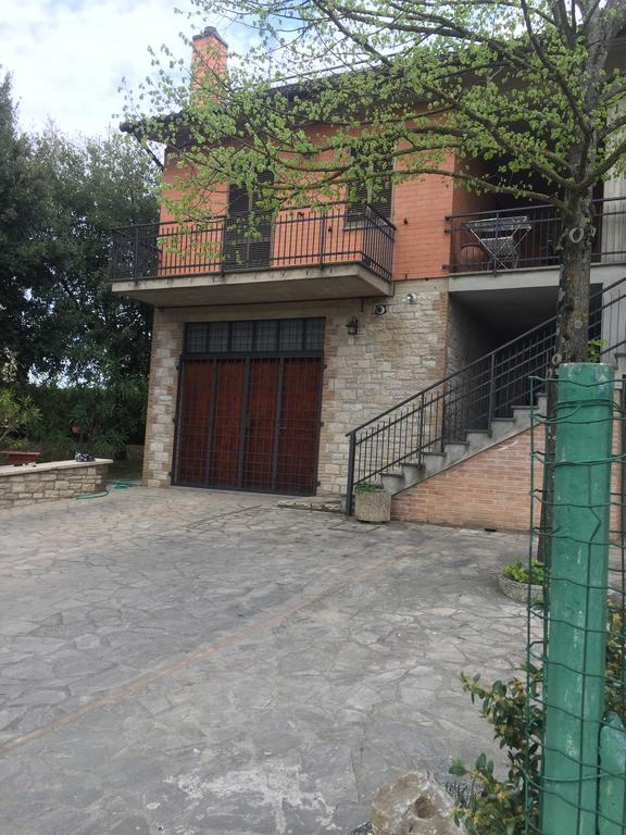 Appartamento Dell Agriturismo Pane E Olio Todi Luaran gambar